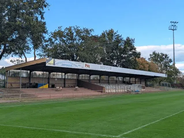 Günther-Volker-Stadion mit Tribüne